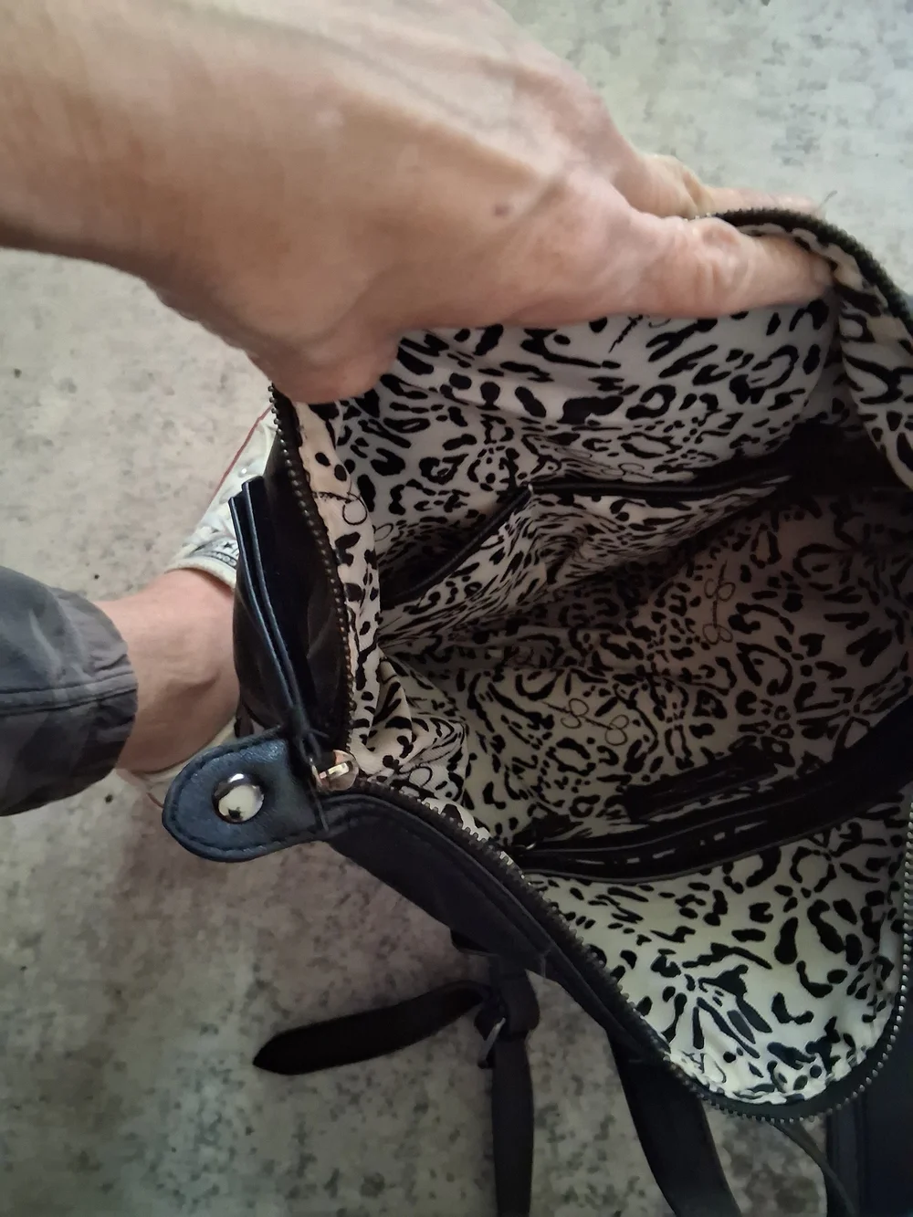 Jessica Simpson Black Backpack Purse GC